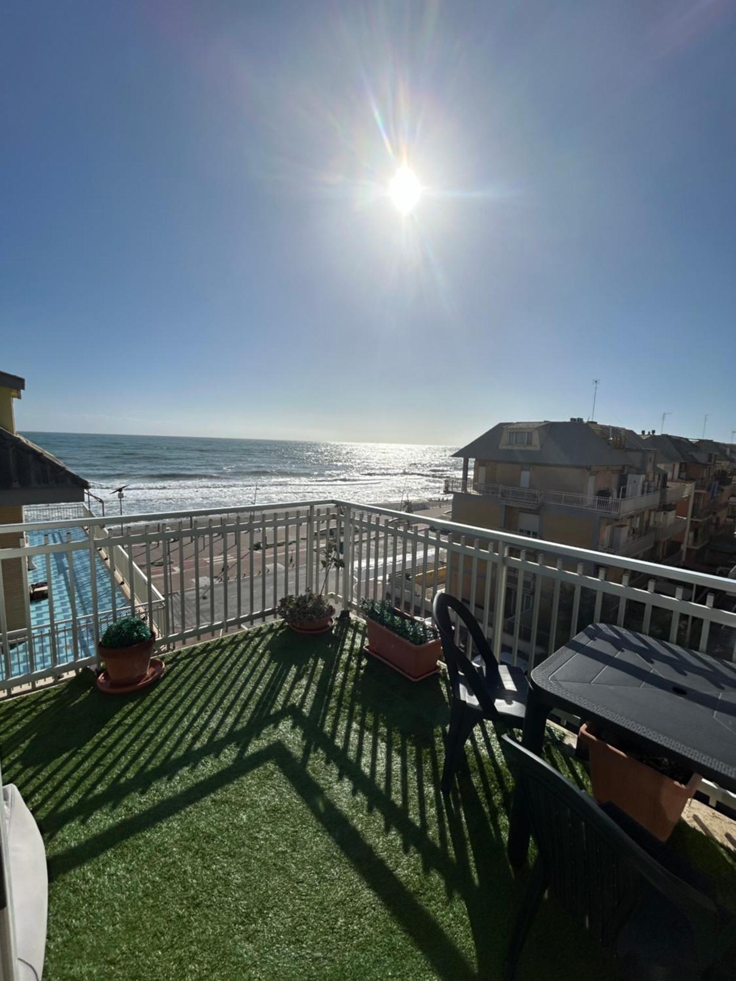 Front Sea Luxury Apartment Lido di Ostia Exterior foto