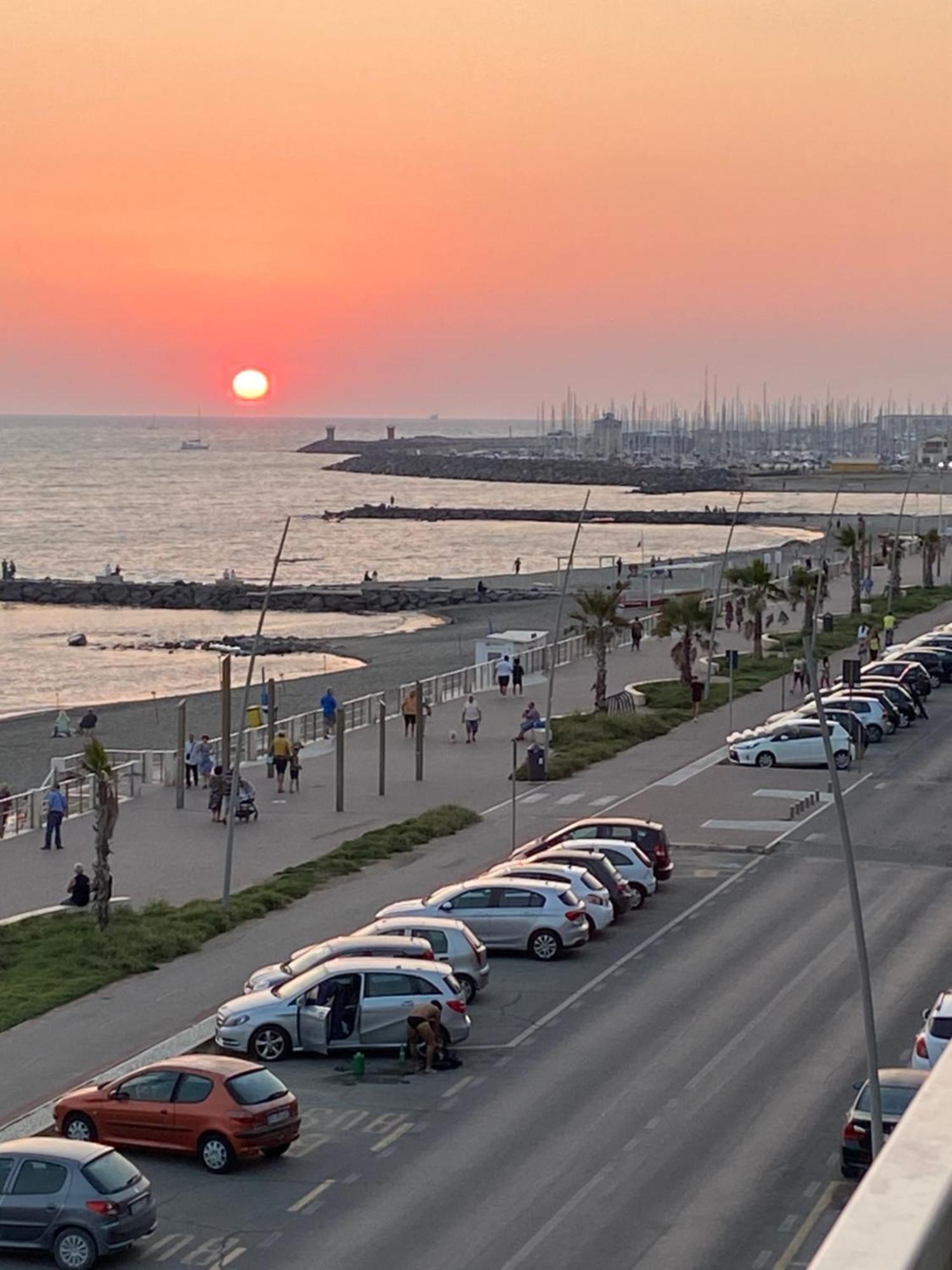 Front Sea Luxury Apartment Lido di Ostia Exterior foto