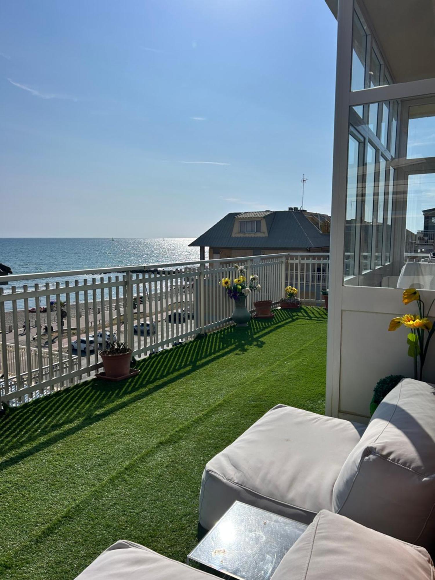 Front Sea Luxury Apartment Lido di Ostia Exterior foto